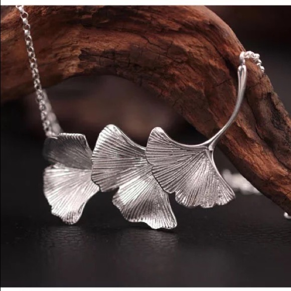 Oriental Gingko Leaf Minimalist Plant Necklace - Picture 8 of 8